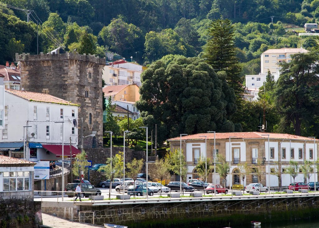 Pontedeume: La torre y el puerto by Juan Miguel Figueroa…