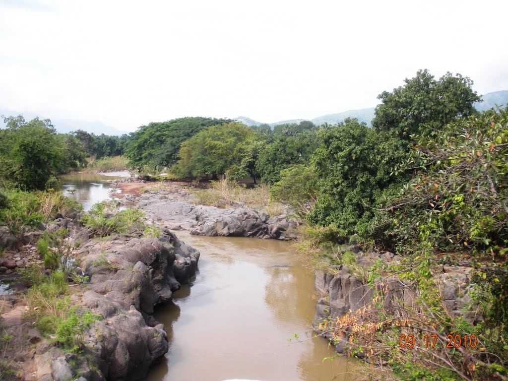 Rio Los Cajones by Yesi Santacruz