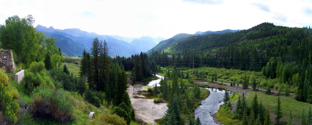 Panorama of the valley below by MAL10587