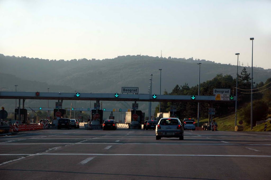 Naplatna Rampa u Bubanj Potoku by Teča sa Dunava