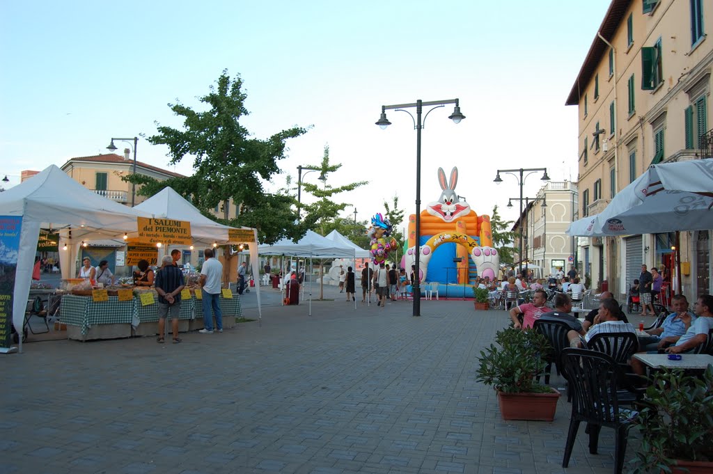 Piombino - Piazza Gramsci by pics by Laura Canovaro