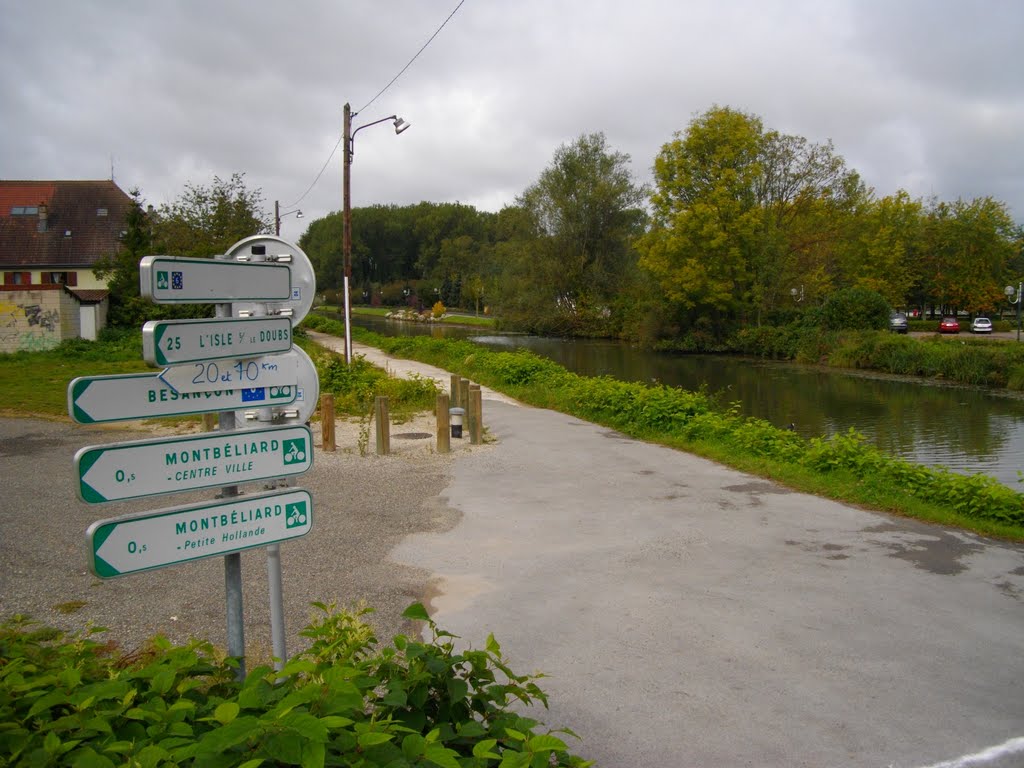 Carrefour sur l' Eurovéloroute 6 by Claudius B.