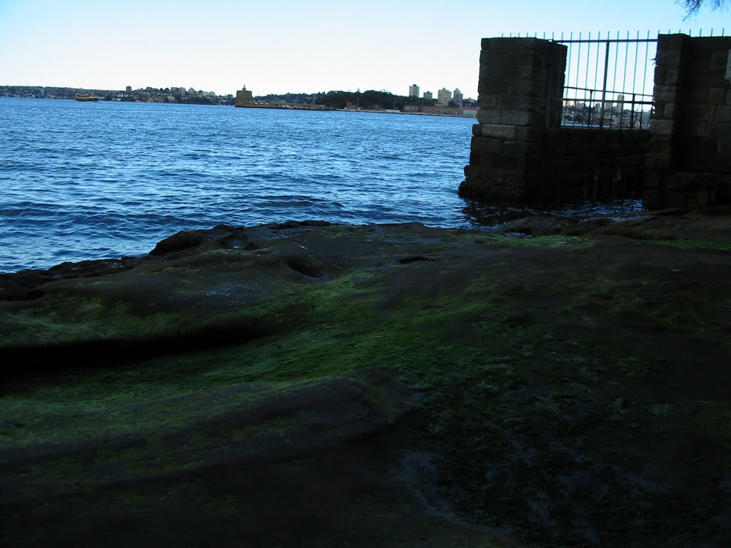 Lady Gowrie lookout, Kirribilli. by LittleGray