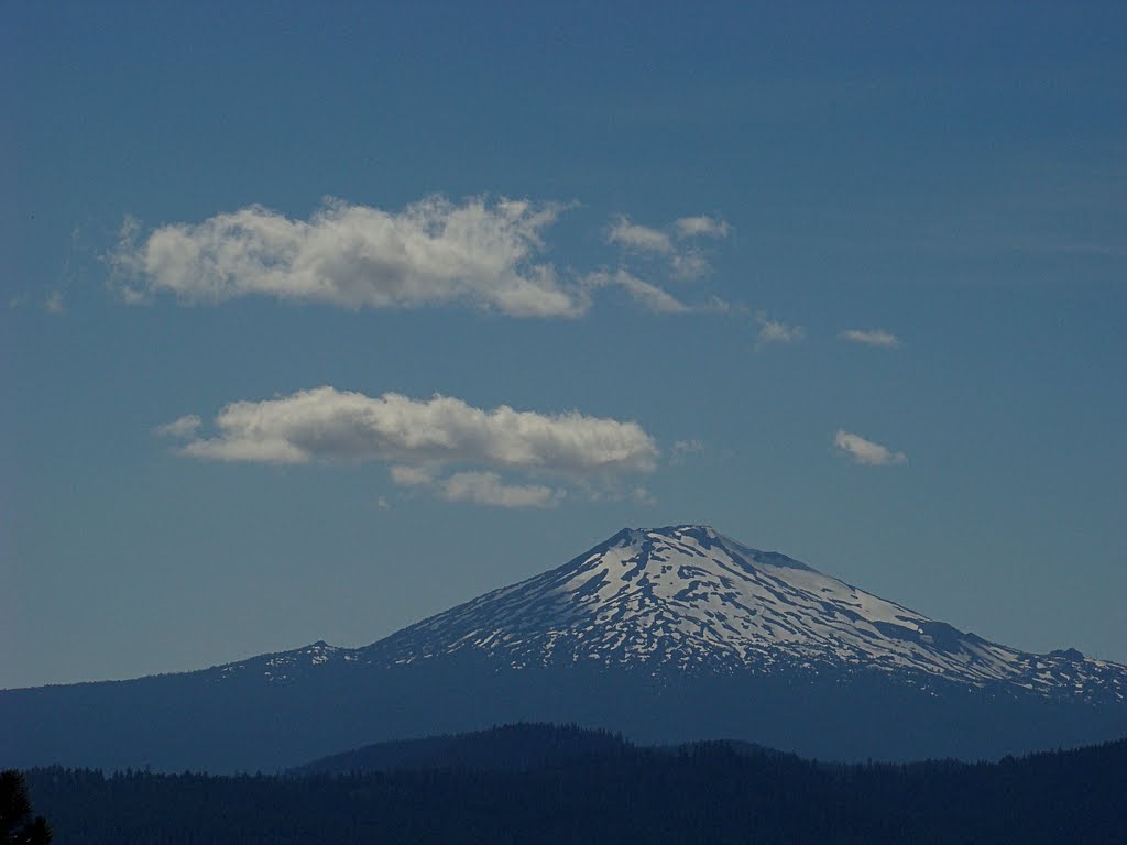 Mount Bachelor by Ge Nielissen