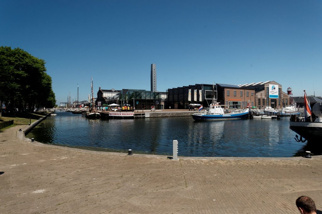 Den Helder - Museumhaven / Zuidstraat - View NNE on Willemsoord by txllxt