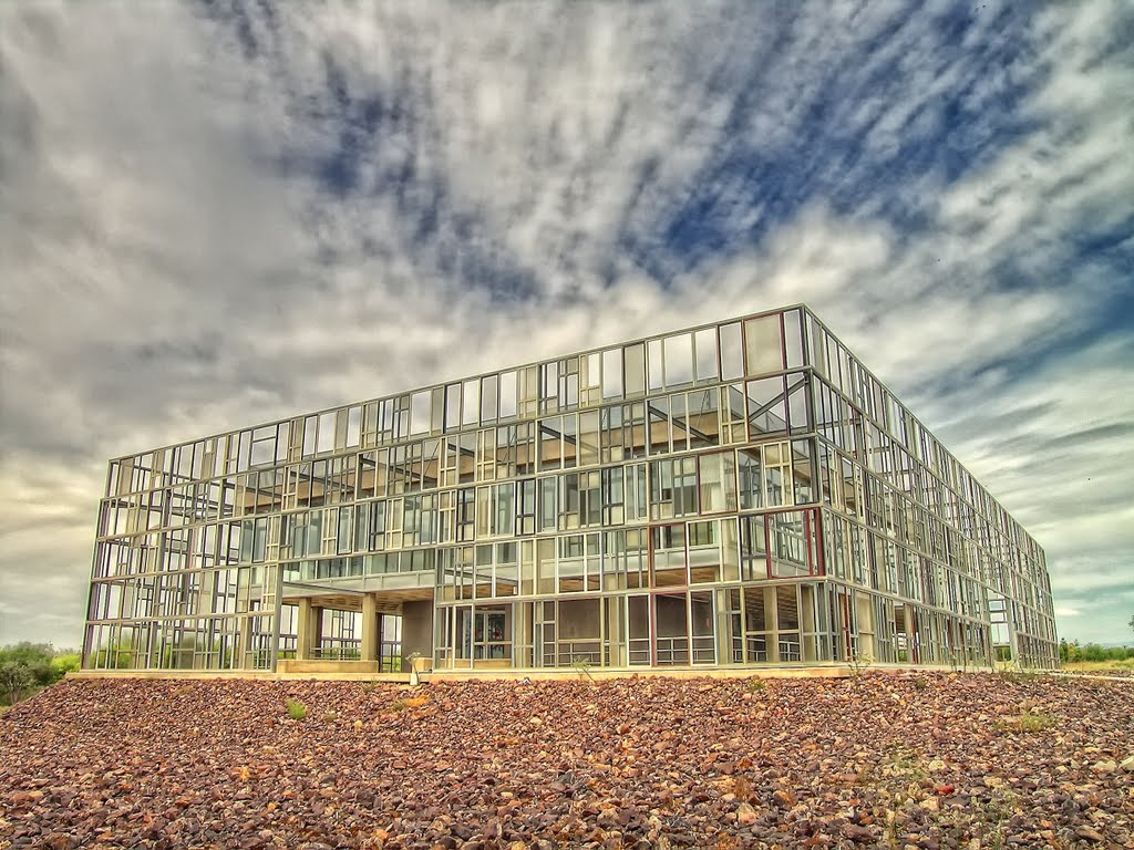 Edificio de cristales en Retamar by Jose A. Quesada