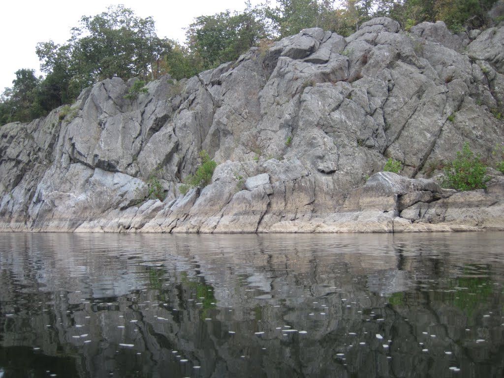 Mather gorge cliffs (MD side) by midatlanticriverrat