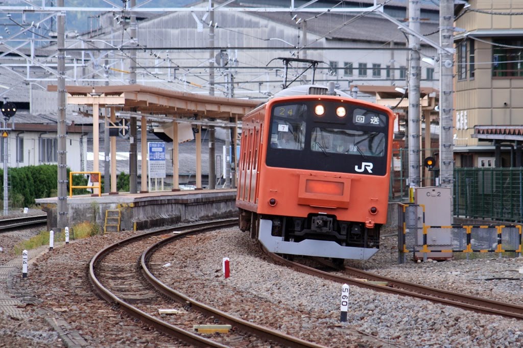 惜別 201-H7・山梨市駅通過(3)(201-train passing through the YAMANASI-SI st.) by Tomo Satoshy