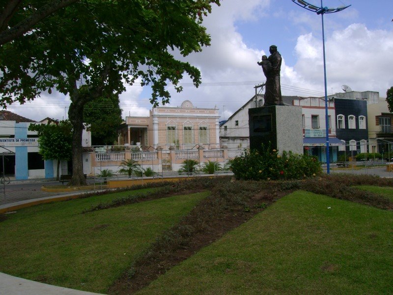 Praça São Benedito by Andre Gois