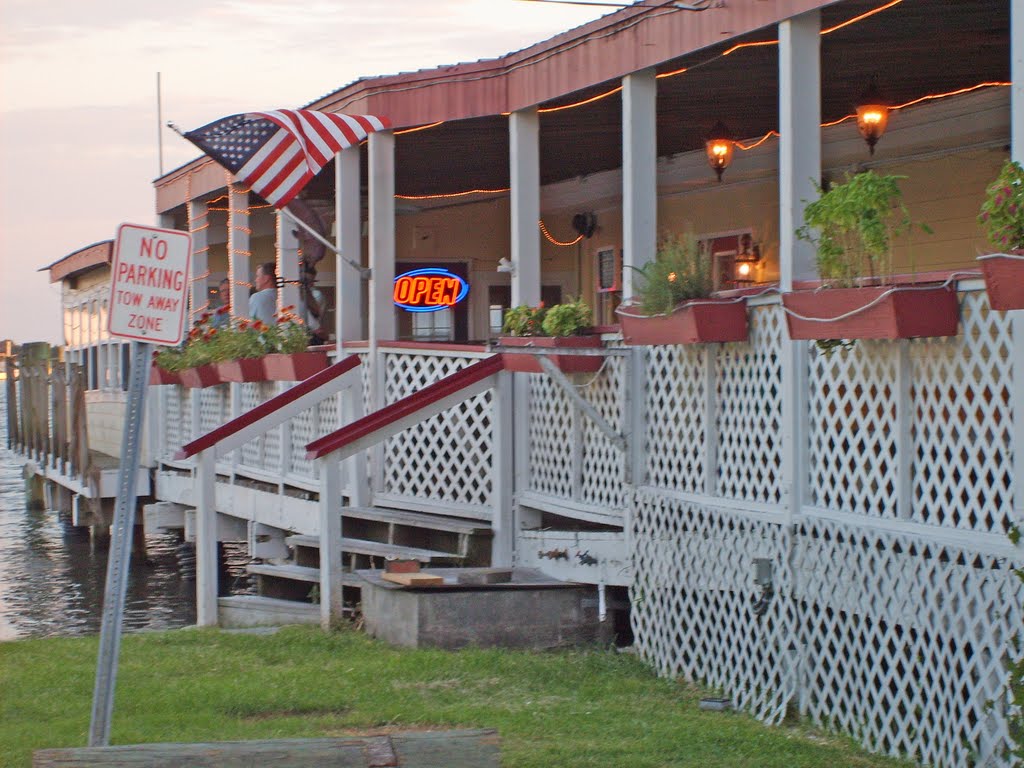 Ice House Resaurant, Swansboro, NC by gdc01