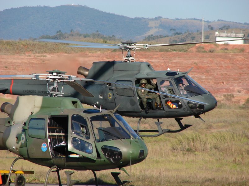 Aeronaves Esquilo e Fennec (HA-1) do 1° Batalhão de Aviação do Exército Brasileiro. by Guilherme Wiltgen