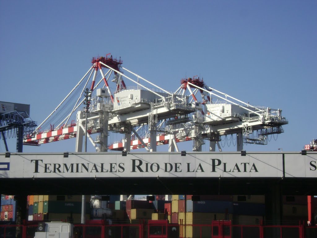 Gruas en el puerto by braco aleman