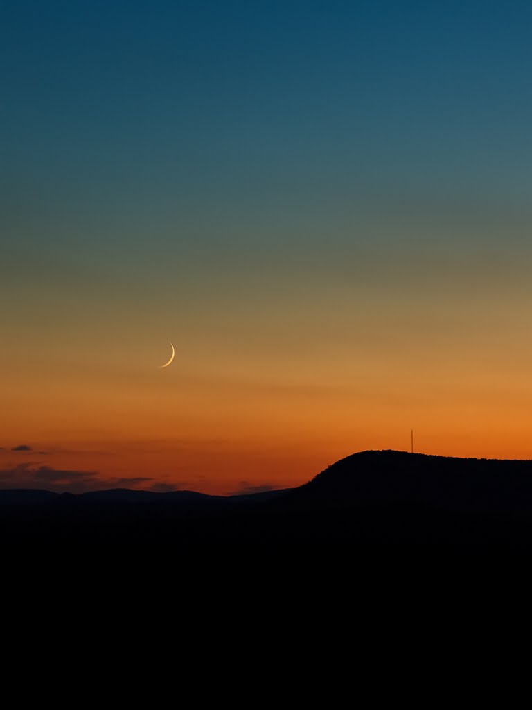 Crescent Moon by Jeff Lynch