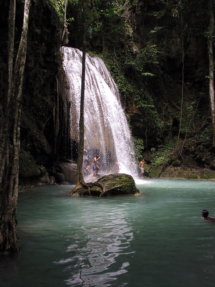 エラワン滝 Erawan Waterfall by Takeshi