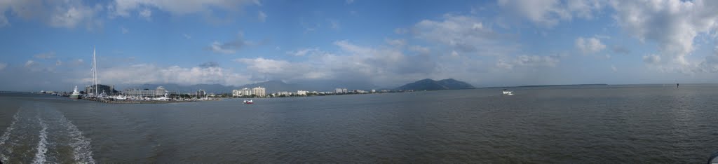 Departing Cairns by boat by Marcel Guillong (chs…