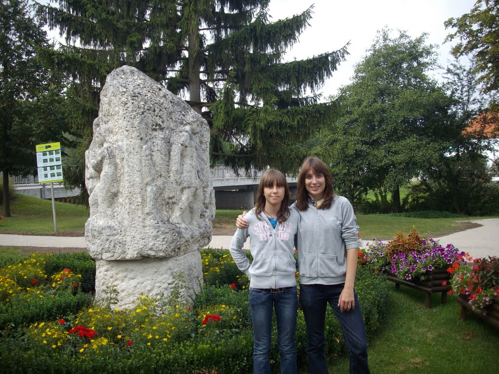 Zwei teenie in einem park in bad gögging/neustadt a.donau by jessi