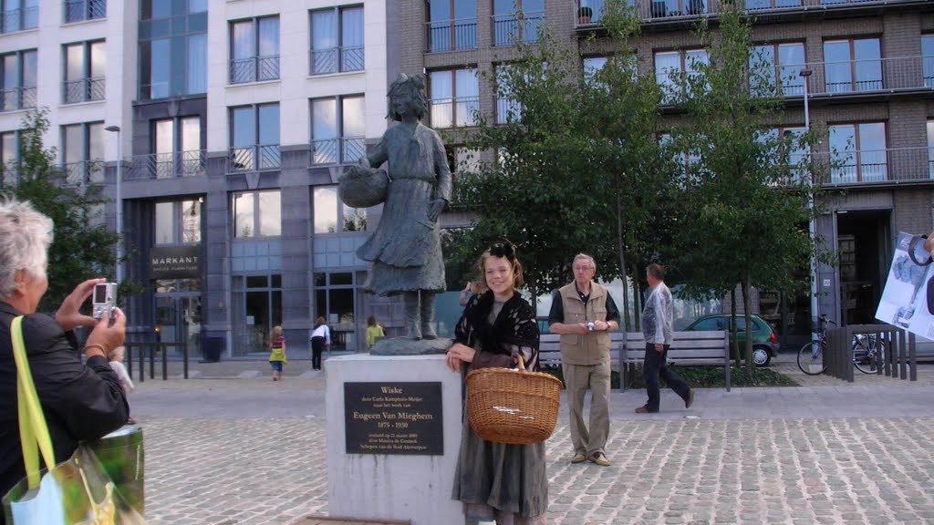 Wiske het bronzenbeeldje als aandenken van de schilder Eugeen V Mieghem by christelvl