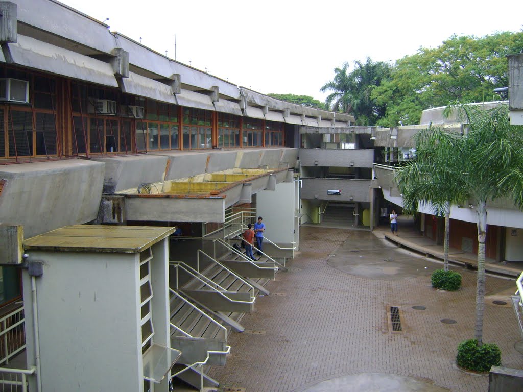 Unicamp - patio do Ciclo Basico e do Centro de Memoria by Alexander Denarelli