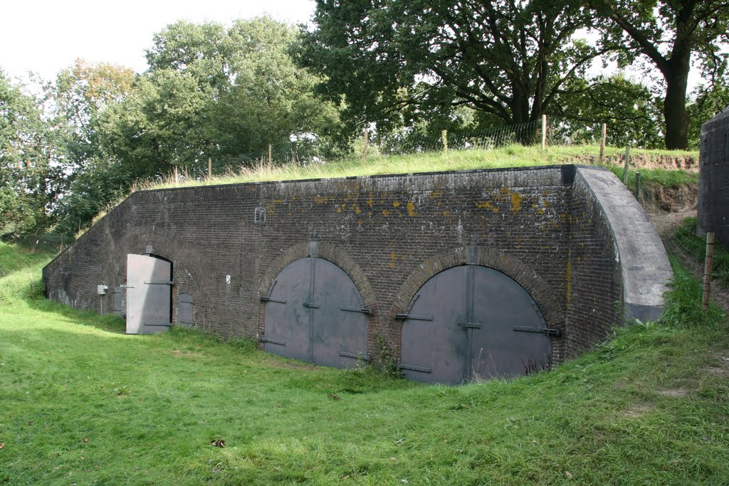 Garagedeuren Fort Ruigenhoek, De Bilt. by Carl030nl