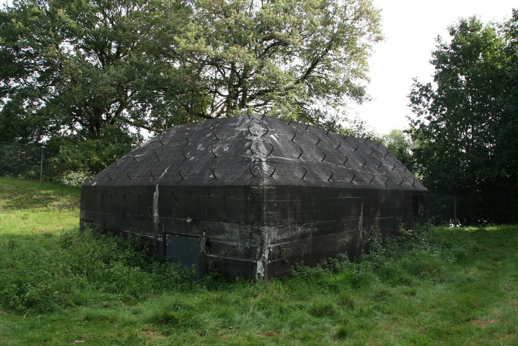 Gewapend beton op Fort Ruigenhoek, De Bilt. by Carl030nl