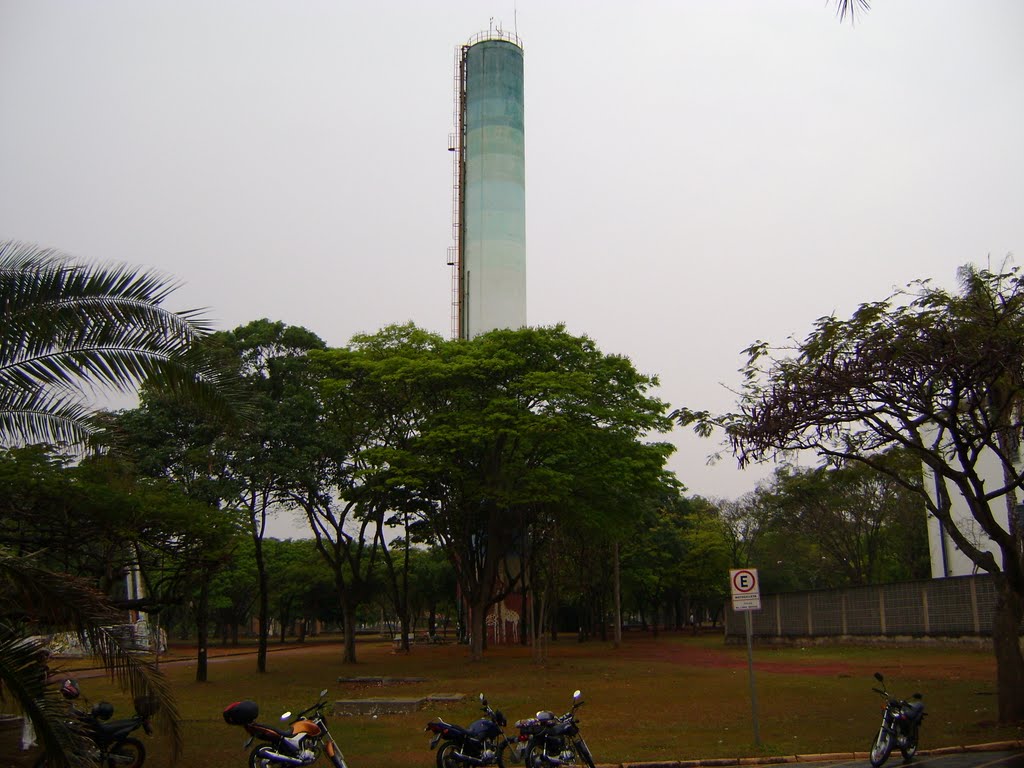 Unicamp - vista parcial da Praça da Paz by Alexander Denarelli