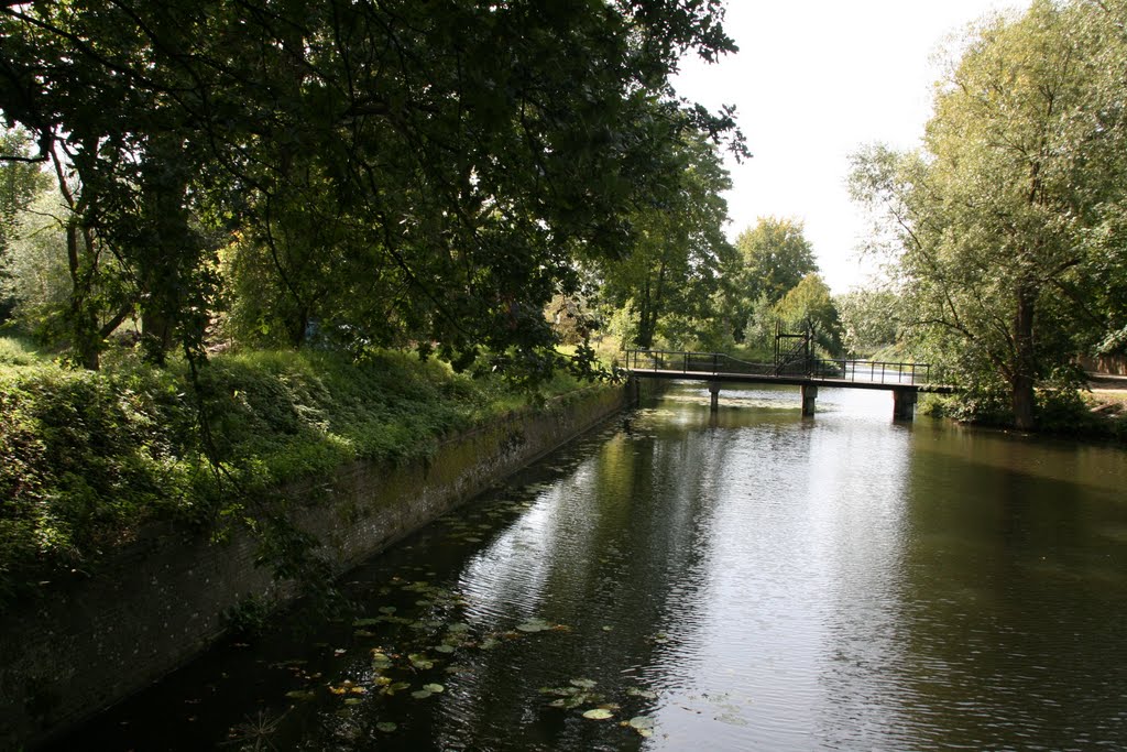 Toegangsbrug naar Fort Lunet 2, Utrecht. by Carl030nl