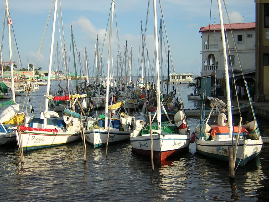 Fishing boats in Haulover Creek by jharg