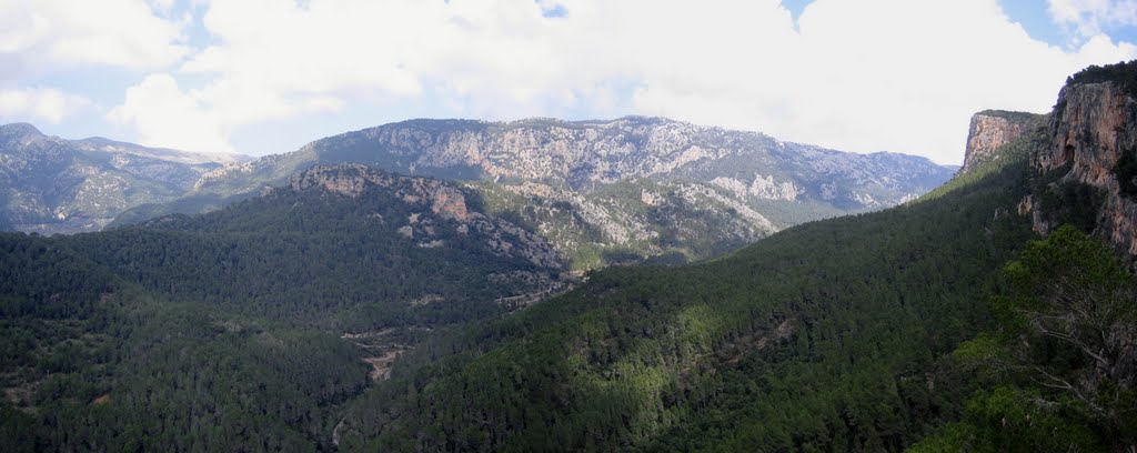 Sierra de Alfabia desde la Comuna de Bunyola- Mallorca by Luis T. de la Sierra