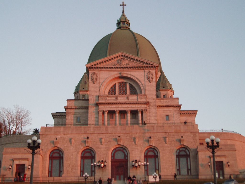 Oratoire Saint-Joseph / Façade au coucher du soleil by Opticmind