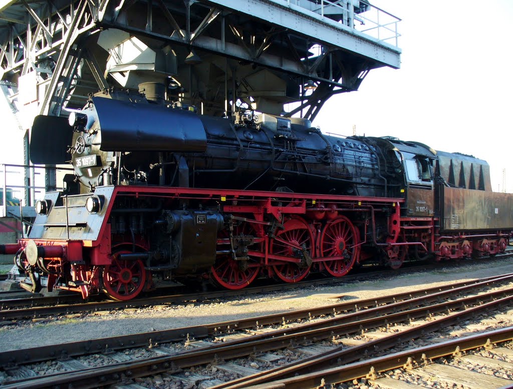 Chemnitz OT Hilbersdorf - Die Dampflok 35 1097-1 an der Kohlehochbunker-Befüllungsanlage Chemnitz-Hilbersdorf by Thomas Eichler