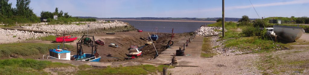 Tidal inlet on River Dee estuary by muba