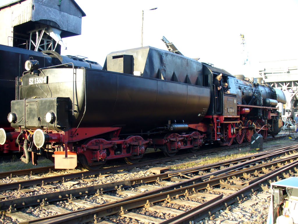 Chemnitz OT Hilbersdorf - Die Güterzugdampflokomotive 52 1360-8 beim Heizhausfest 2010 im Sächsischen Eisenbahnmuseum Chemnitz-Hilbersdorf by Thomas Eichler