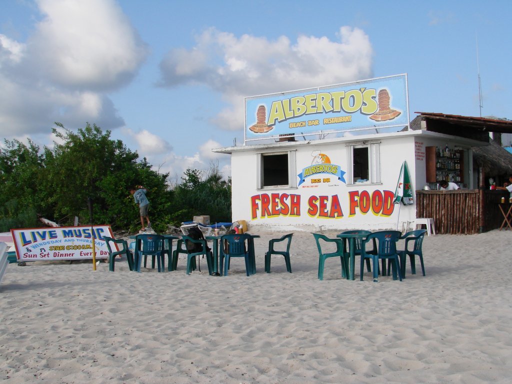 Alberto Restaurant Bar Playa by Moki Maori