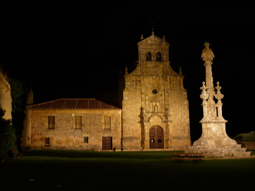 Nocturna Ntra. Sra. del Mirón by Ricardo Fernández