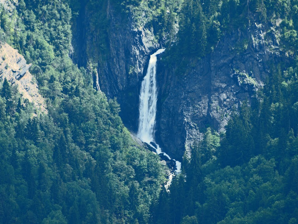 Waterval boven Le Bourg-d'Arud by Wim Constant