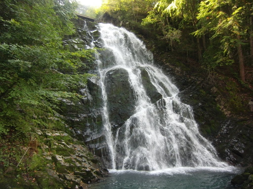 Giessbach Wasserfall by lugge