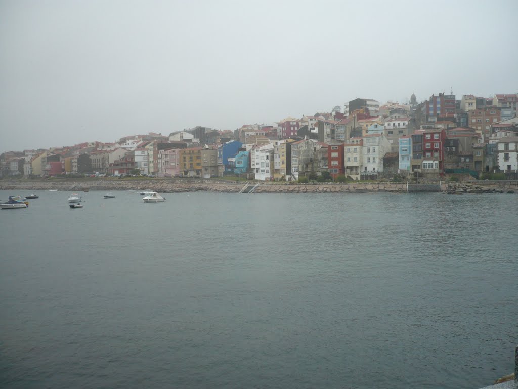 Llueve en el puerto de A Guarda by Ricardo Fernández