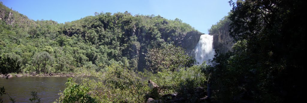 Queda de 80 metros (Panoramica) - Parque nacional da Chapada dos Veadeiros by Gustavo Bays