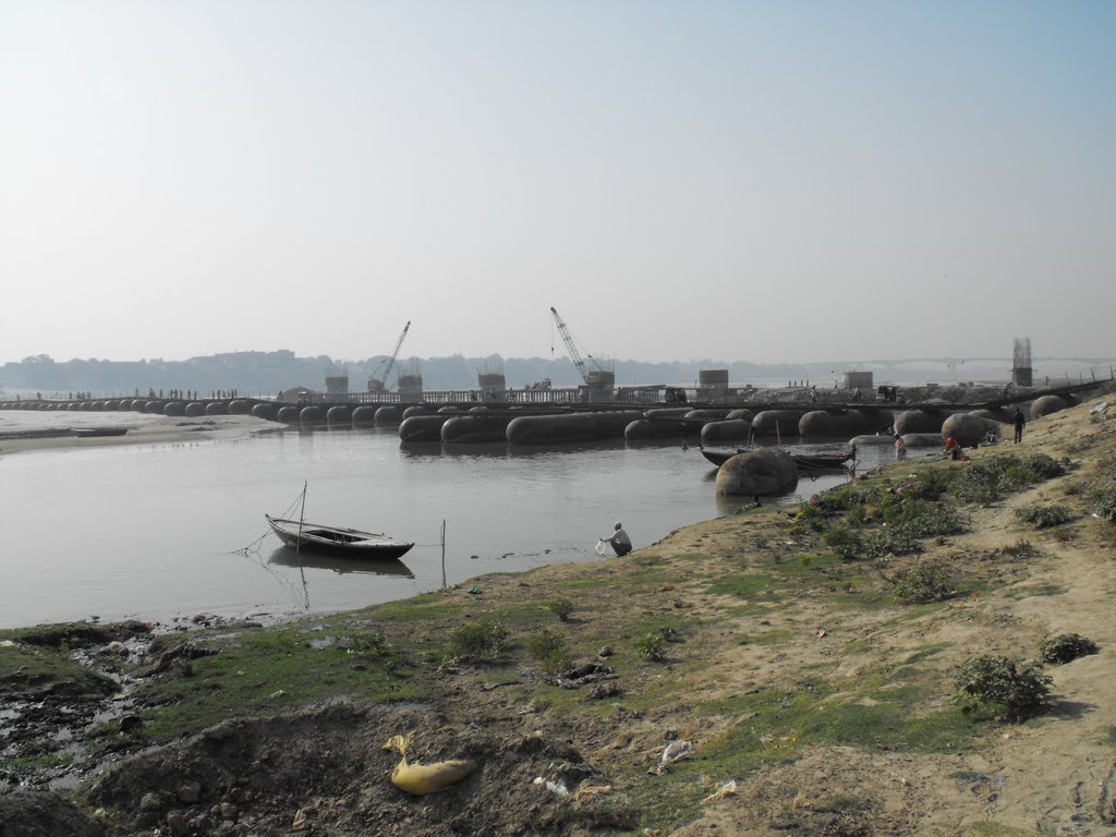 Floating bridge - Varanasi by yanivp31