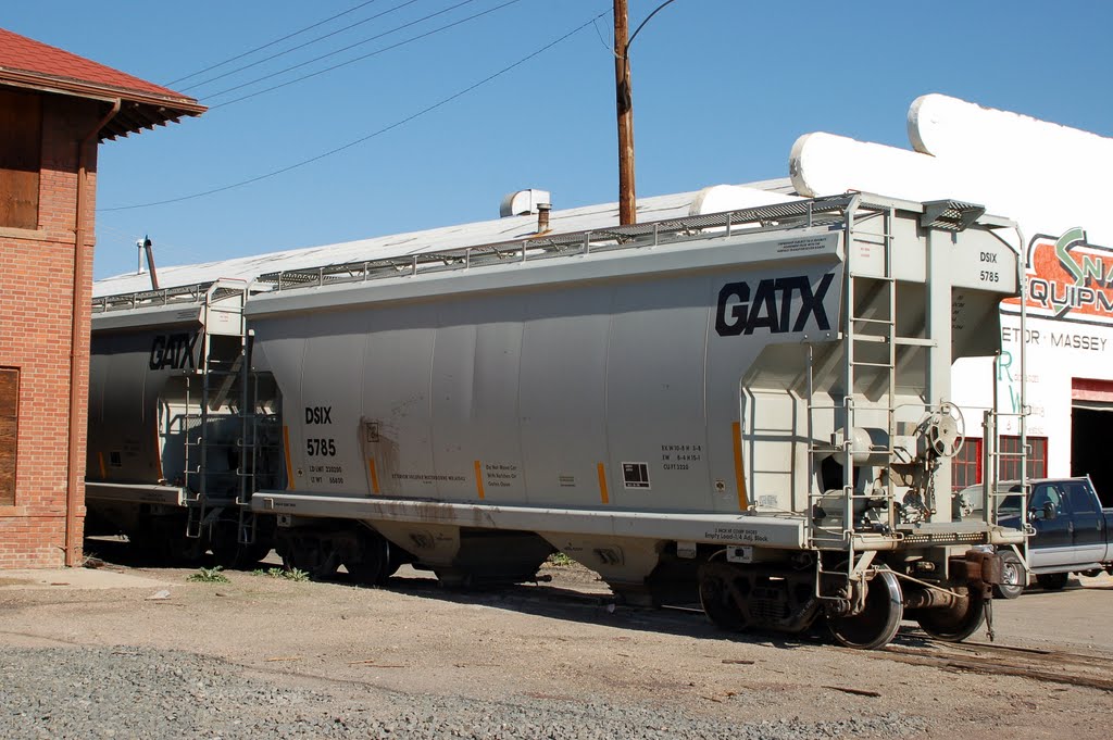 Dowell Schlumberger Inc. 2 Bay Covered Hopper No. 5785 at Craig, CO by Scotch Canadian