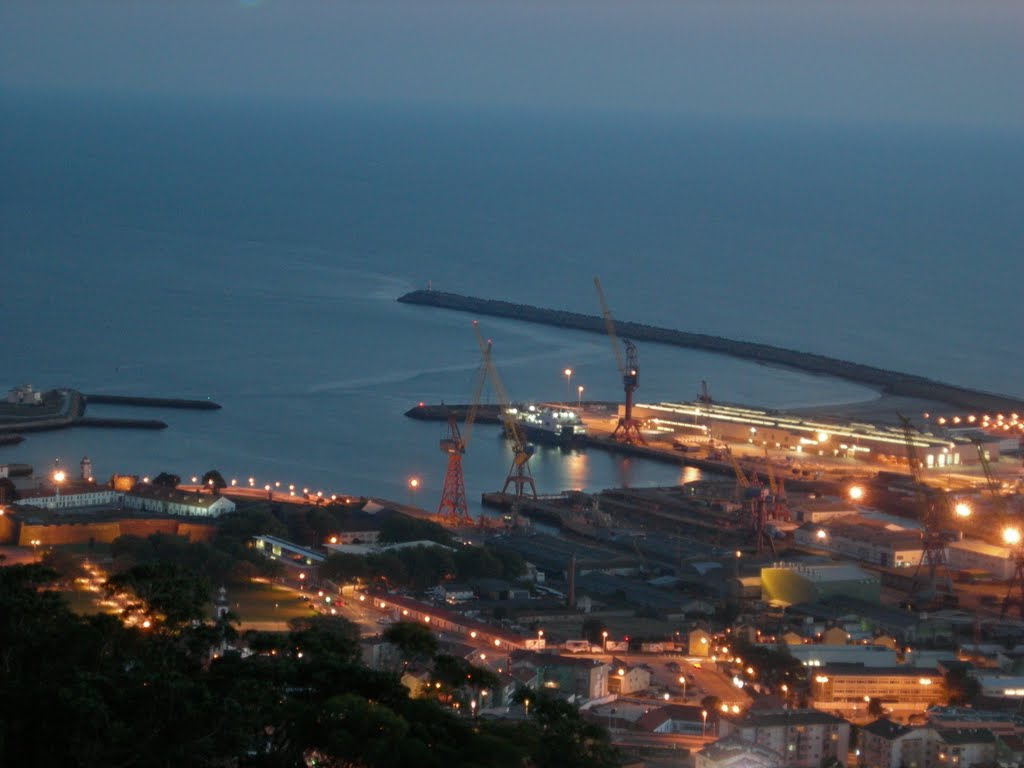 Viana do Castelo. Puerto. by Rafael Anglada