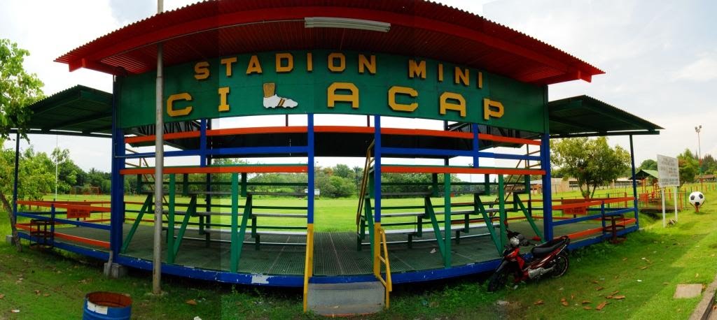 Tribun Mini Lapangan Sepakbola SMA Yapena by abid_giffari