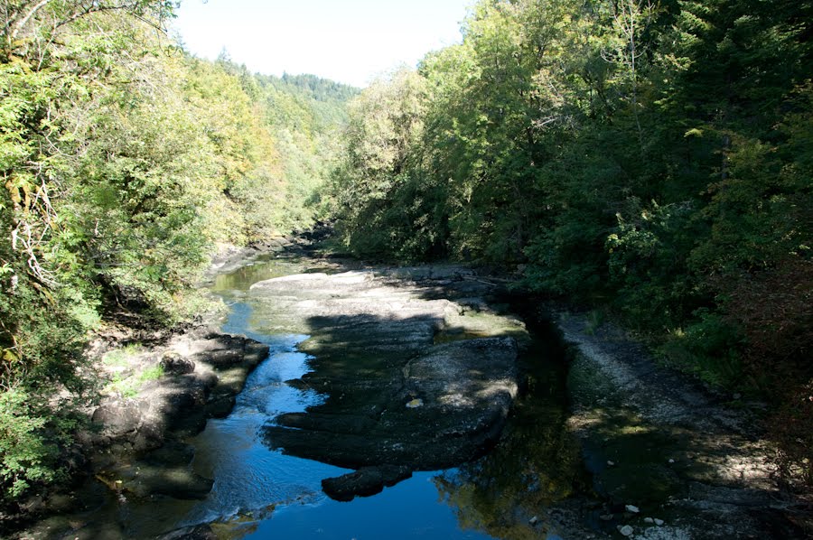 Le Doubs by Heinz Schneider