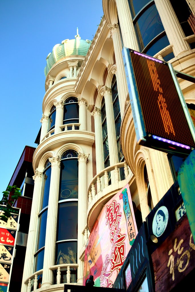 It is famous piece of music castle "Vienna" that "Drinking house's multi-tenant building" is now.20100824_161738 by kokupsy_un