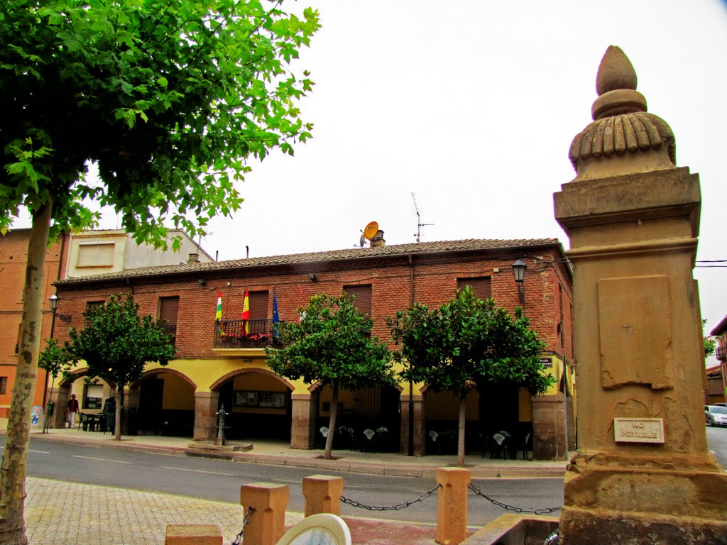 Ayuntamiento de Alesanco. La Rioja.Iglesia de La Asunción (Siglo by Valentín Enrique