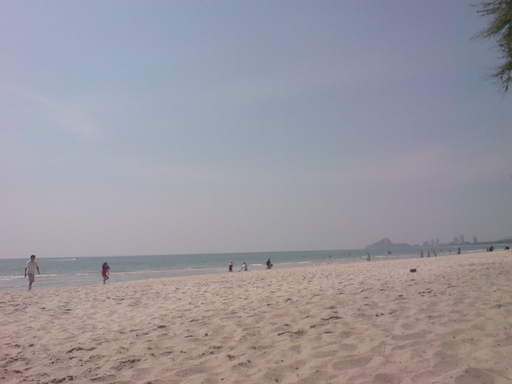 Hua Hin Beach by mindy.vichaidit