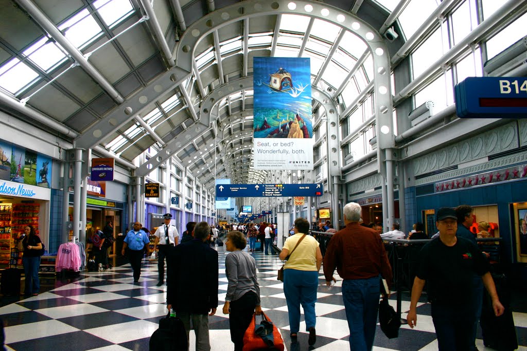 United Terminal B, Chicago's O'Hare Airport by MICHAEL  JIROCH  &  www.michaeljiroch.com