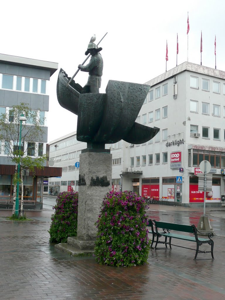 Tromsø, monumento al baleniere by Aldo Ferretto