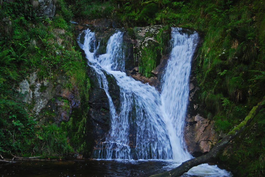 Wasserfall by Gargolla