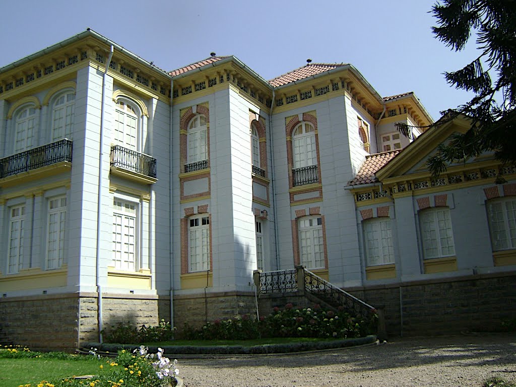 Villa Albina (fachada sur-suerste) by Artubal